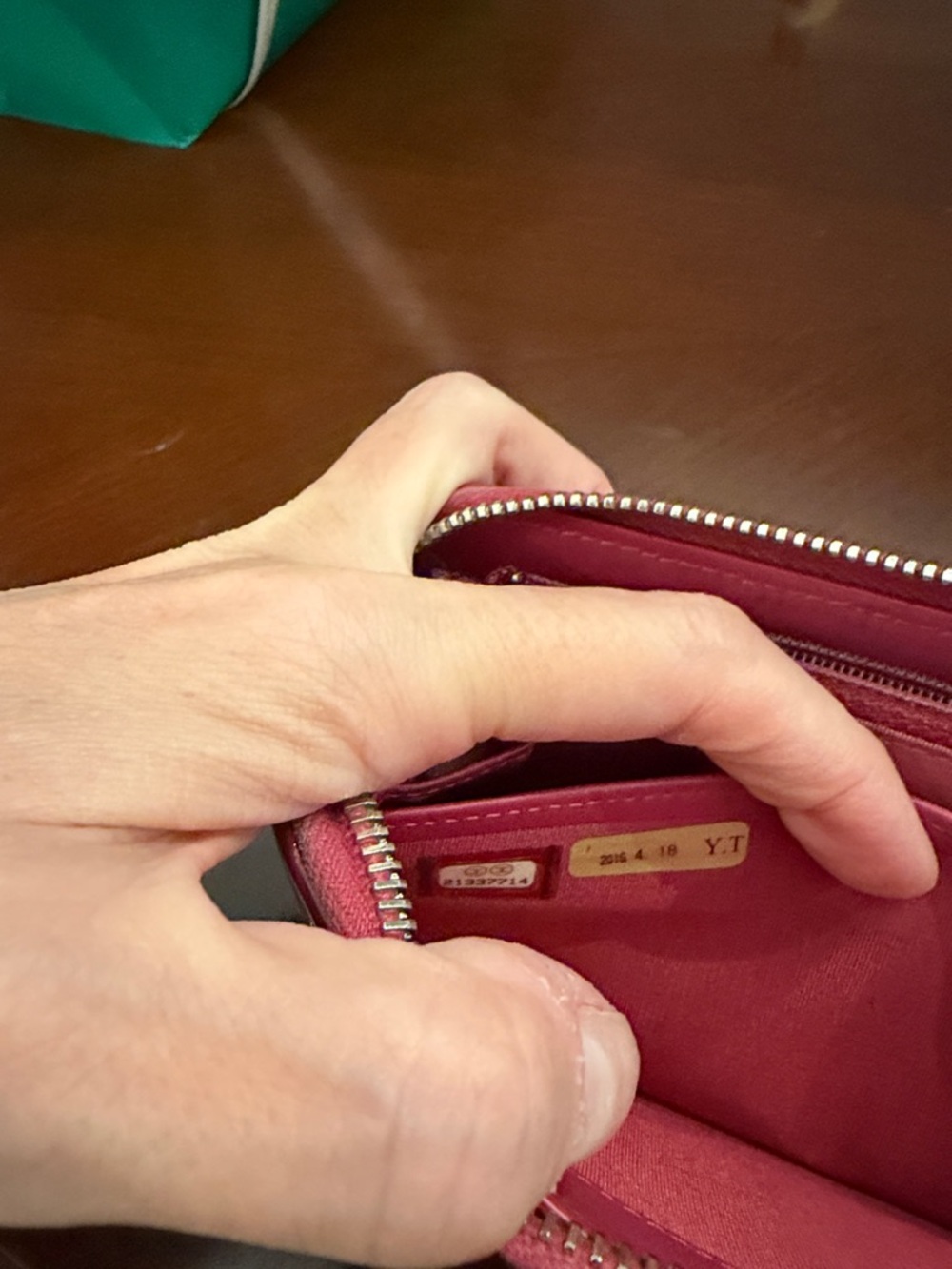 CHANEL Quilted Patent Wallet in Glossy Red with CC Logo - Picture 2 of 12